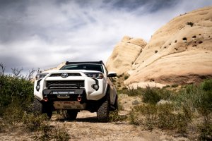 Toyota 4Runner Front Bumper - Body Armor 4x4 - HiLine Front Winch Bumper with Two-Stage Light Texture Finish - Black - `14-`23